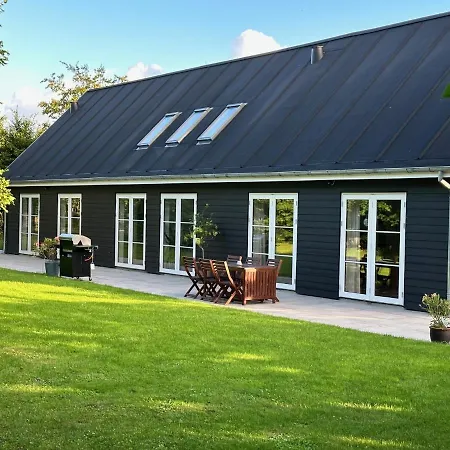 Semesterbostad Lango - Garden View *